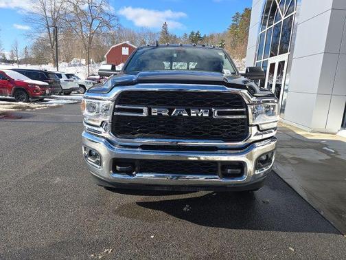 2022 RAM 3500 Tradesman Crew Cab 4x4 8' Box