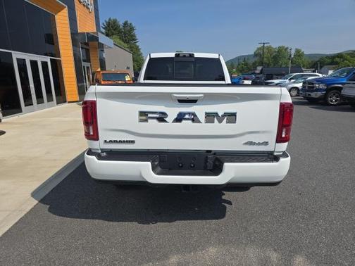 2025 RAM 2500 Laramie Crew Cab 4x4 8' Box