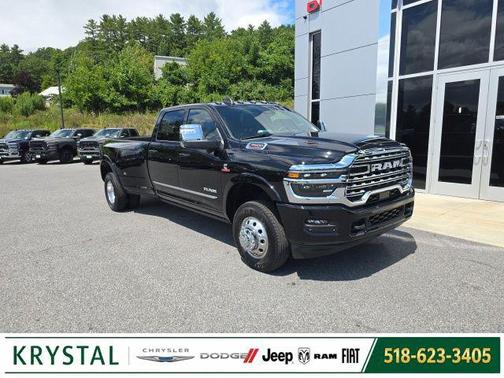 Diamond Black Crystal Pearlcoat 2026 RAM 3500 Limited Crew Cab 4x4 8' Box