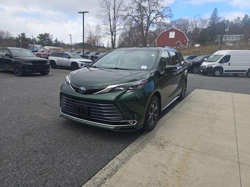 2025 Toyota Sienna Platinum