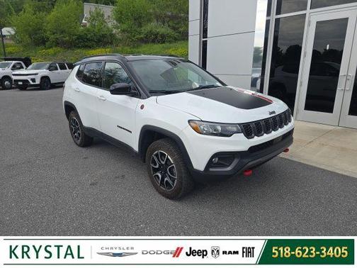 Bright White Clearcoat 2024 Jeep Compass Trailhawk