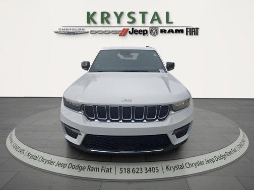 Bright White Clearcoat 2027 Jeep Grand Cherokee Laredo