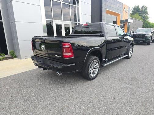 Diamond Black Crystal Pearlcoat 2021 RAM 1500 Laramie