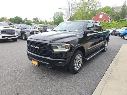 Diamond Black Crystal Pearlcoat 2021 RAM 1500 Laramie