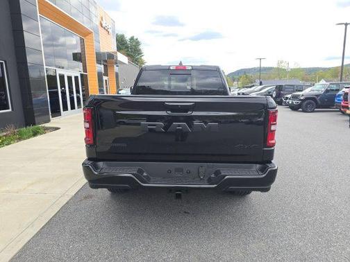Diamond Black Crystal Pearlcoat 2026 RAM 1500 Big Horn/Lone Star