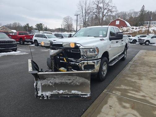 2023 RAM 3500 Tradesman Crew Cab 4x4 6'4' Box