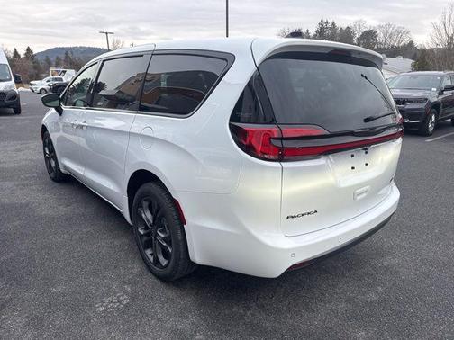 2026 Chrysler Pacifica L