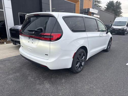 2026 Chrysler Pacifica L