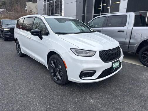 2026 Chrysler Pacifica L