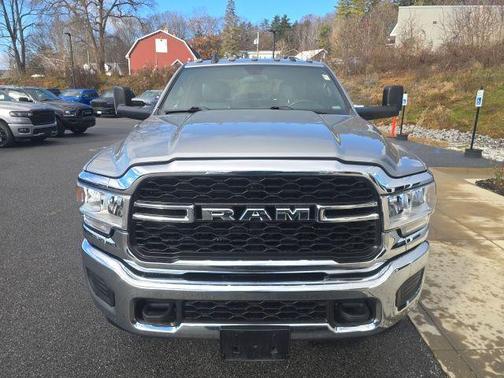 2022 RAM 3500 Tradesman Crew Cab 4x4 6'4' Box
