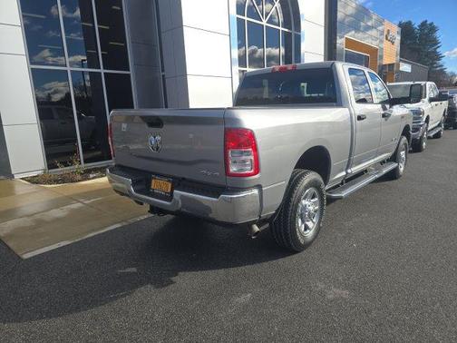 2022 RAM 3500 Tradesman Crew Cab 4x4 6'4' Box