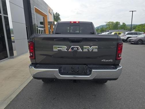 2025 RAM 2500 Tradesman Crew Cab 4x4 6'4' Box