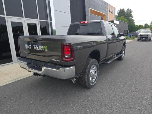 2025 RAM 2500 Tradesman Crew Cab 4x4 6'4' Box