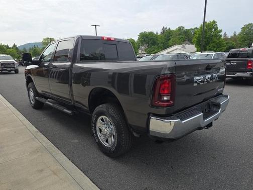 2025 RAM 2500 Tradesman Crew Cab 4x4 6'4' Box