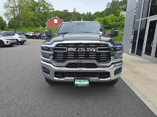 2025 RAM 2500 Tradesman Crew Cab 4x4 6'4' Box