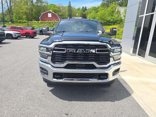 Diamond Black Crystal Pearlcoat 2025 RAM 2500 Big Horn Crew Cab 4x4 6'4' Box
