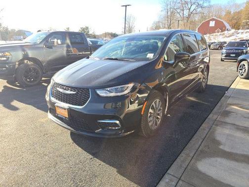 2024 Chrysler Pacifica Hybrid Select