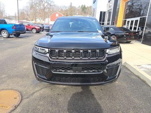 2026 Jeep Grand Cherokee Altitude