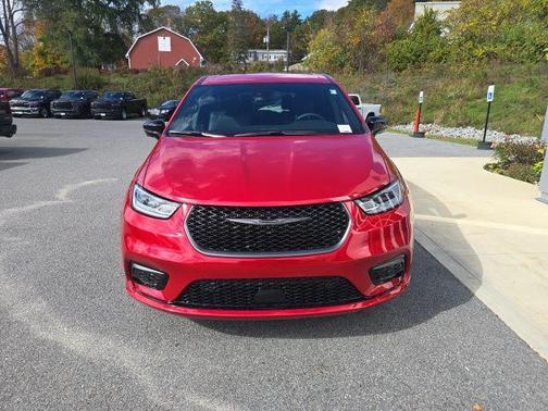 2026 Chrysler Pacifica L