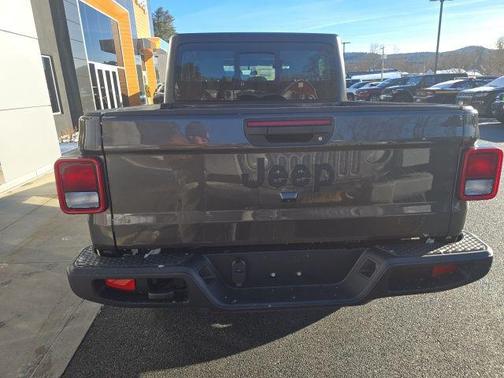 Granite Crystal Metallic Clearcoat 2026 Jeep Gladiator Sport