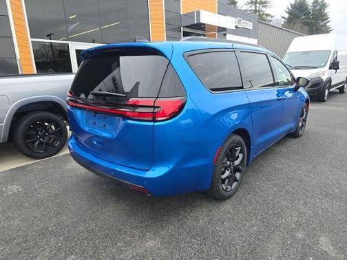 2026 Chrysler Pacifica L