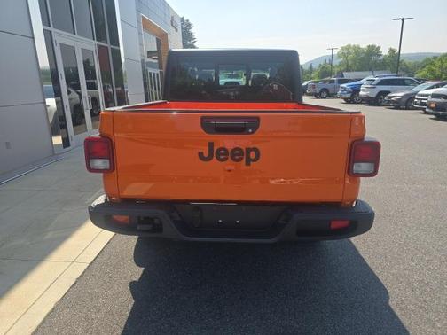 2025 Jeep Gladiator Sport