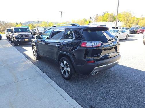 Diamond Black Crystal Pearlcoat 2021 Jeep Cherokee Limited