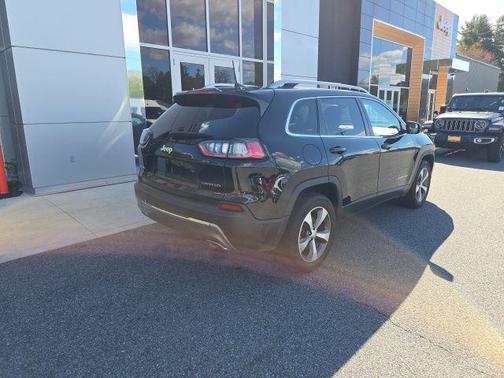 Diamond Black Crystal Pearlcoat 2021 Jeep Cherokee Limited