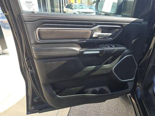 Diamond Black Crystal Pearlcoat 2023 RAM 1500 Laramie