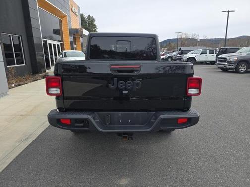 2022 Jeep Gladiator Sport