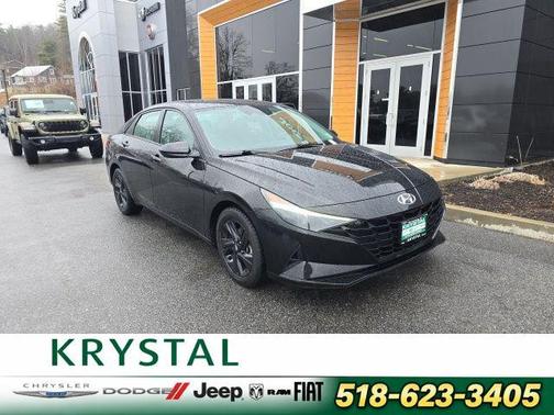 Phantom Black 2022 Hyundai ELANTRA SEL