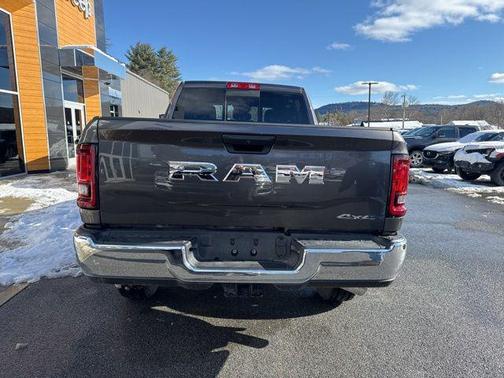 2026 RAM 2500 Tradesman Crew Cab 4x4 6'4' Box