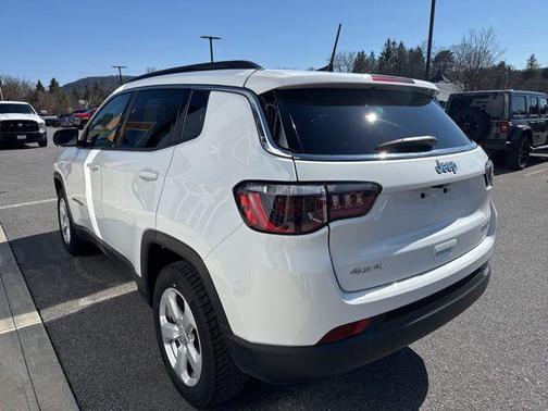 Bright White Clearcoat 2022 Jeep Compass Latitude