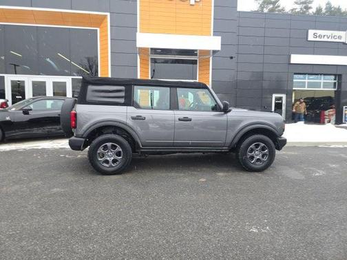 2021 Ford Bronco Base