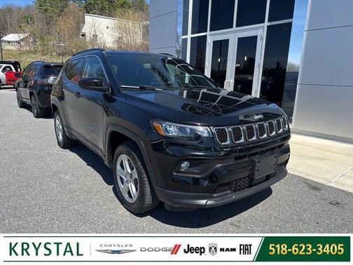 Diamond Black Crystal Pearlcoat 2023 Jeep Compass Latitude