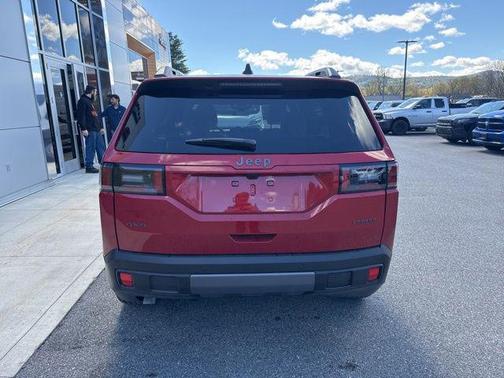 Red Hot Pearlcoat 2026 Jeep Cherokee Laredo 4x4