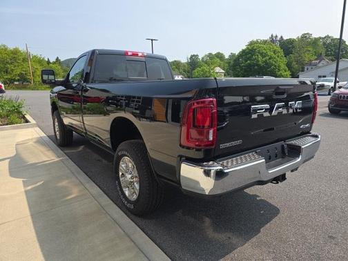 2025 RAM 2500 Big Horn Regular Cab 4x4 8' Box