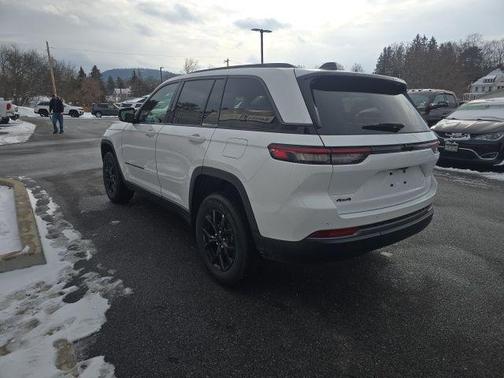 2026 Jeep Grand Cherokee Altitude