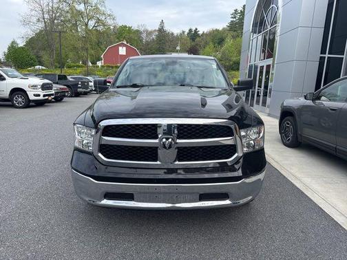 Diamond Black Crystal Pearlcoat 2023 RAM 1500 Classic SLT