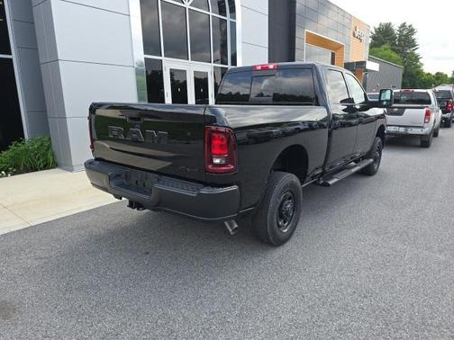 2025 RAM 2500 Tradesman Crew Cab 4x4 6'4' Box