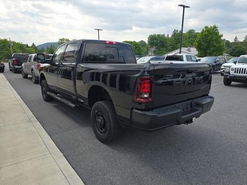 2025 RAM 2500 Tradesman Crew Cab 4x4 6'4' Box