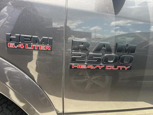2018 RAM 2500 Laramie Crew Cab 4x4 6'4' Box