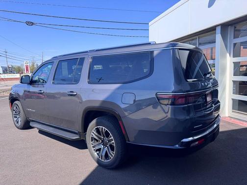 Baltic Gray Metallic Clearcoat 2023 Jeep Wagoneer L Series II 4x4
