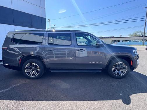 Baltic Gray Metallic Clearcoat 2023 Jeep Wagoneer L Series II 4x4
