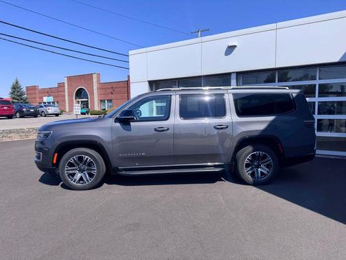 Baltic Gray Metallic Clearcoat 2023 Jeep Wagoneer L Series II 4x4