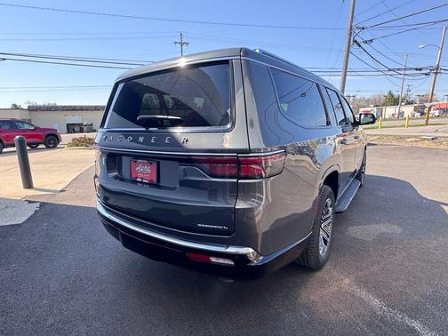 Baltic Gray Metallic Clearcoat 2023 Jeep Wagoneer L Series II 4x4