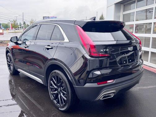 Stellar Black Metallic 2022 Cadillac XT4 Premium Luxury
