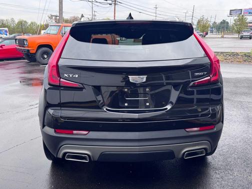 Stellar Black Metallic 2022 Cadillac XT4 Premium Luxury