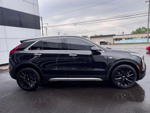 Stellar Black Metallic 2022 Cadillac XT4 Premium Luxury