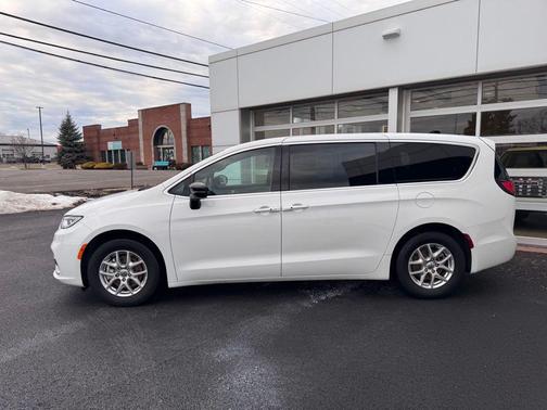 2025 Chrysler Pacifica L